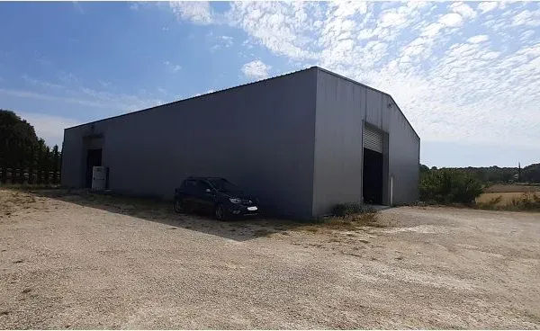 Local 600 m²