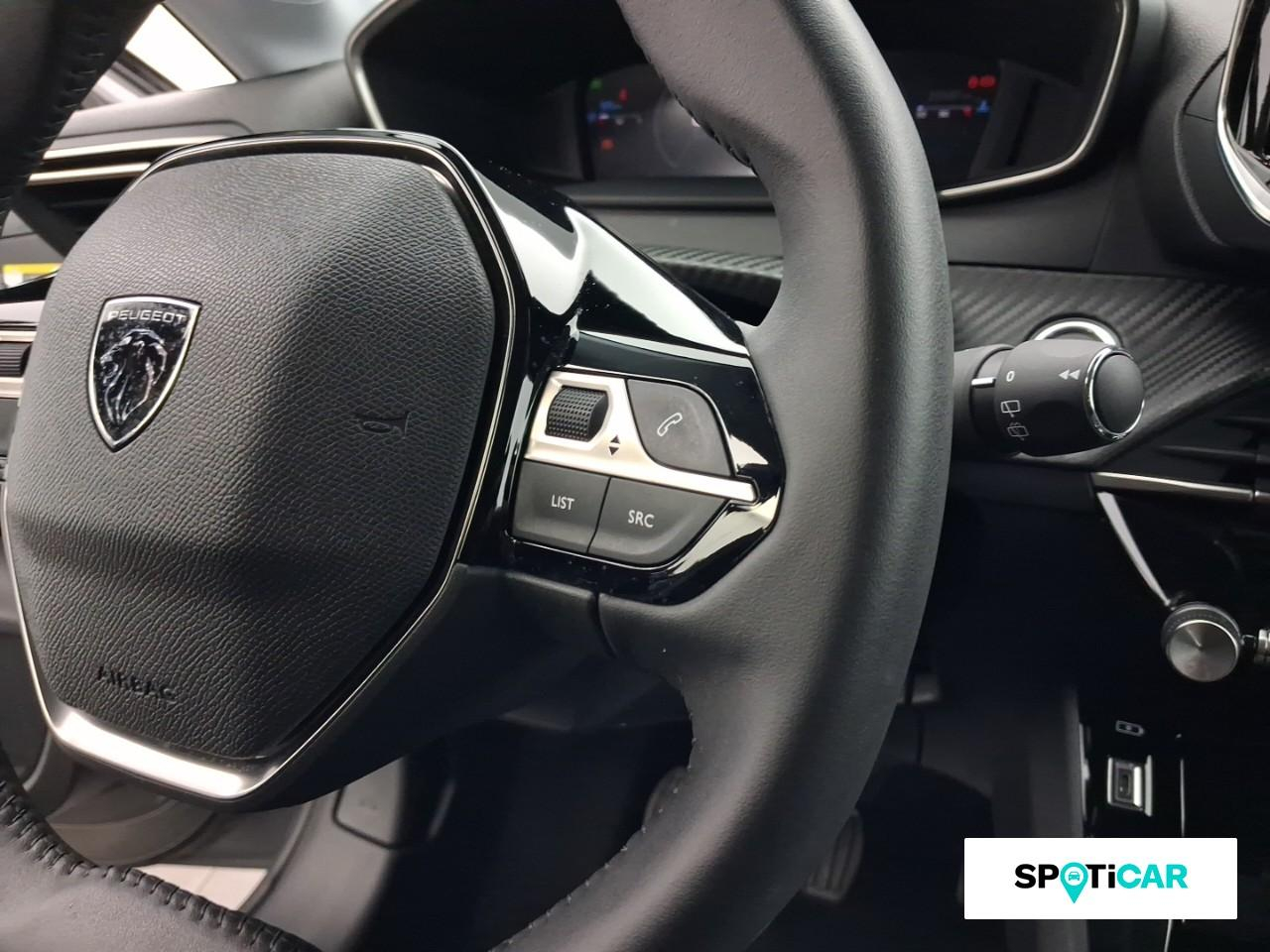 Peugeot 208 1.2 puretech 100ch s&s allure — photo 17