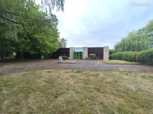 Bureau et espace de travail Location Château-Salins  230m² 2500€