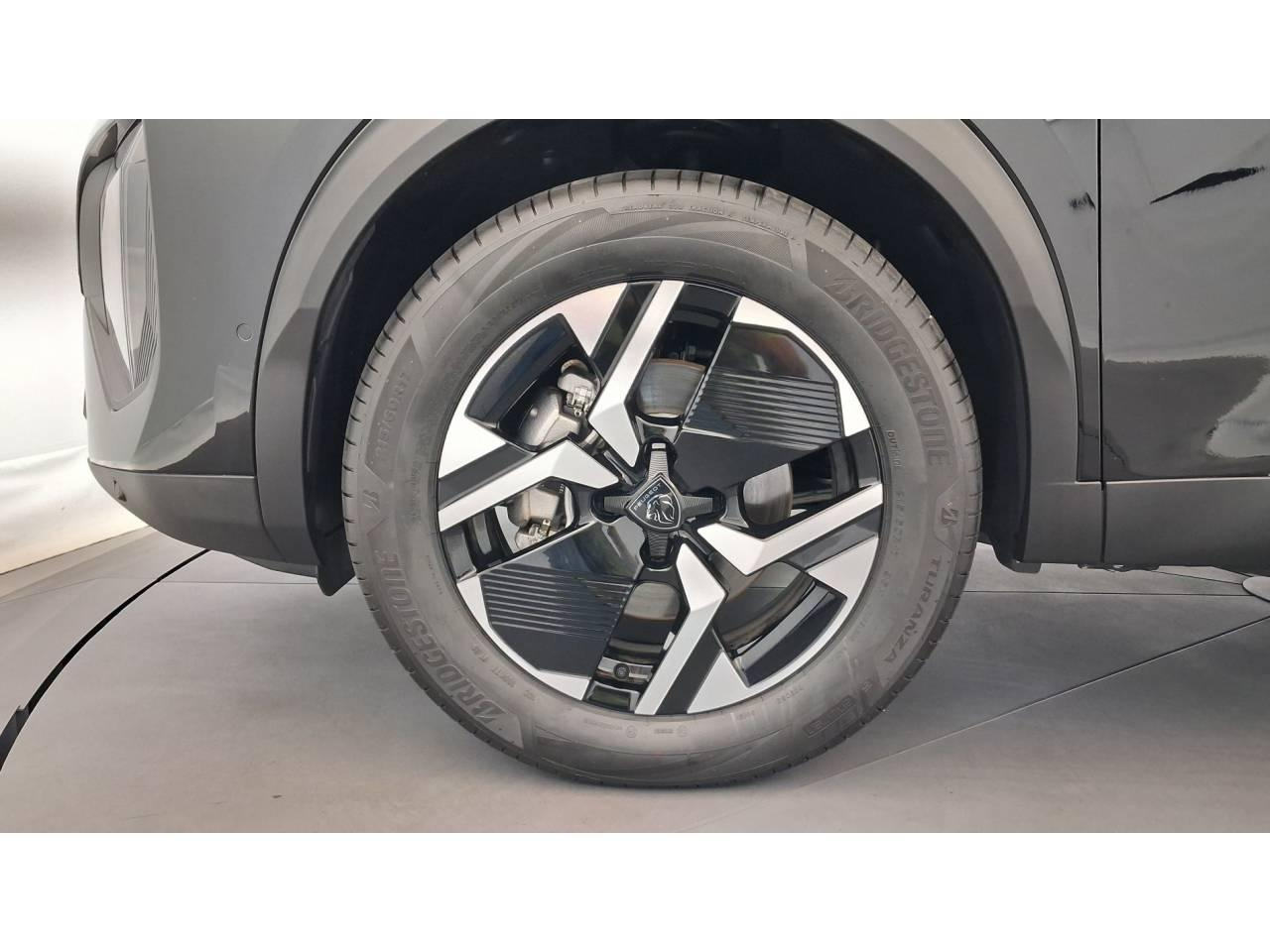Peugeot 2008 hybrid 145 e-dcs6 allure — photo 16