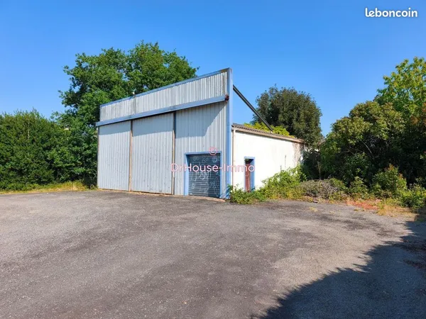Local 1 pièce 150 m²