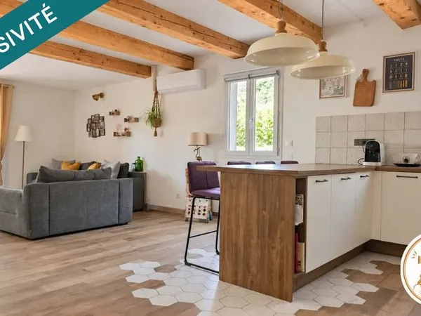 Un appartement au calme qui a tout d'une maison avec vue dégagée.