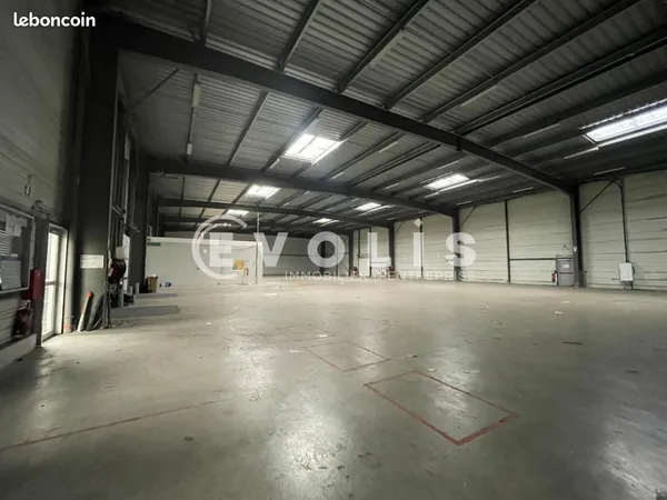 Local logistique 6 224 m²