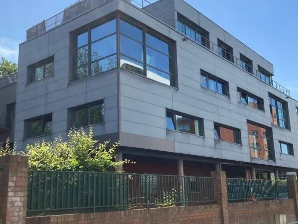 Bureau 1632 m²