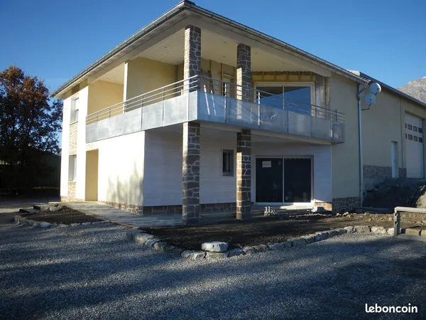 Local d’activité et entrepôt Location Chorges 70m² 1500€