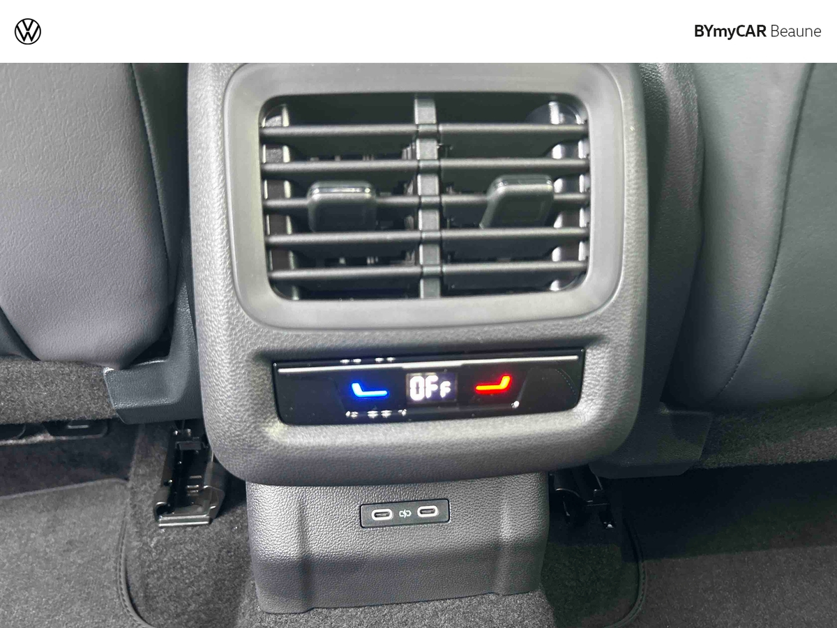 Volkswagen T-Roc 1.5 eTSI EVO2 Hybrid 150 ch DSG7 — photo 24