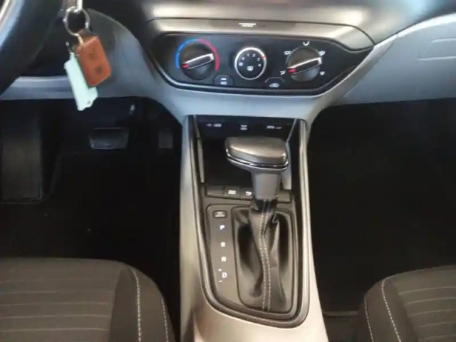 Hyundai I20 1.0 t-gdi 100 dct-7 hybrid 48v — photo 11