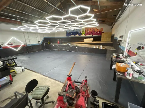Local d’activité et entrepôt Location Pertuis  250m² 650€