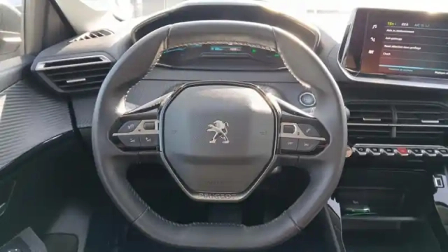 Peugeot 208 electrique 50 kwh 136ch — photo 54