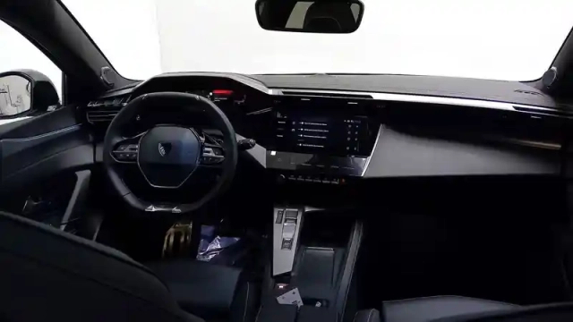 Peugeot 408 electrique 58 kwh 210 ch — photo 12