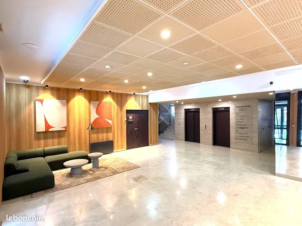 Bureaux rénovés - à partir de 247 m² (avec terrasse privative de 54 m²)