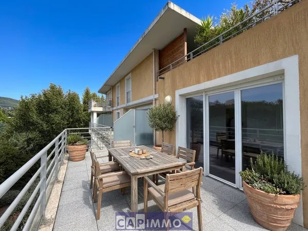 LA GARDE APPARTEMENT T2 AVEC GARAGE, PARKING PRIVE ET BELLE