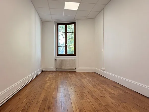 Local professionnel 3 pièces 70 m²