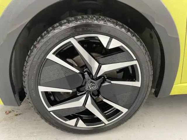 Peugeot 208 puretech 100 s&amp;s bvm6 — photo 17