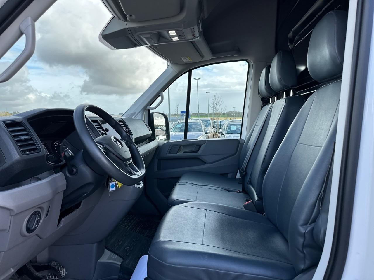 Volkswagen Crafter van 35 l3h3 2.0 tdi 177 ch bva business — photo 9