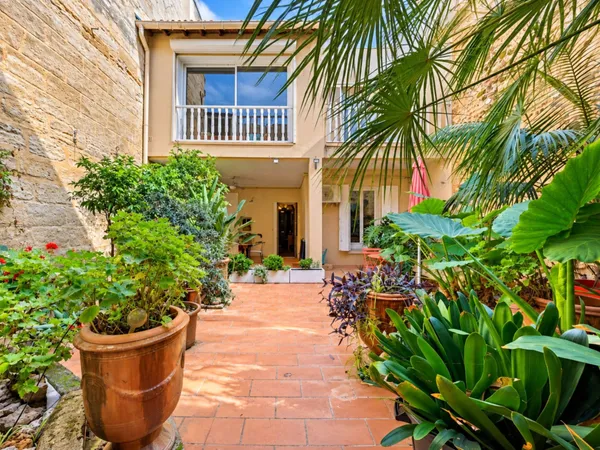 Exclusivité. Saint-Gilles - Maison de ville 228 m2 - Cour intérieure 60 m2 - Garage 100 m2