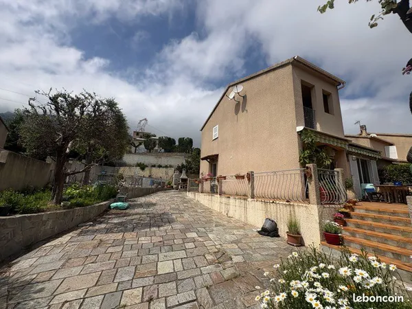 Villa T4 duplex avec piscine et garage BIGUGLIA