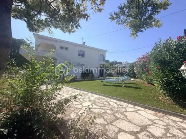 Villa 6 pièces 205 m²