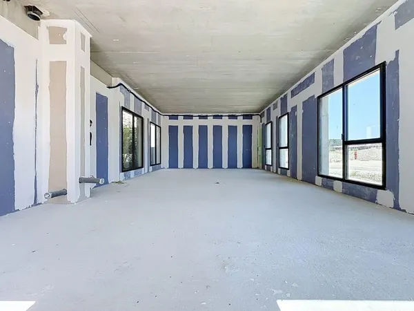 ? LOCAL PROFESSIONNEL NEUF DE 71 m² À MONTÉLIMAR
