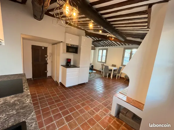 à louer - colocation - appartement lumineux au coeur du centre historique d'aix-en-provence