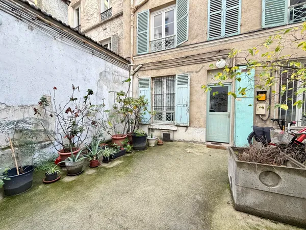 A Vendre Appartement Traversant 2 PP 23 M² _ RP ou Profession libéral