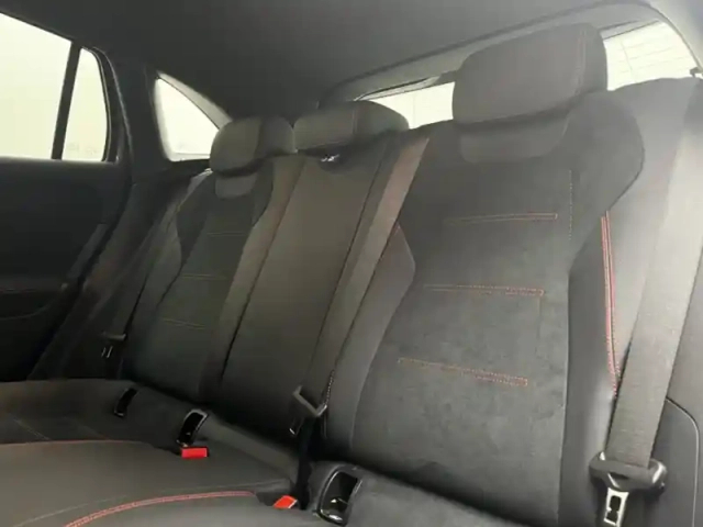 Mercedes Gla 200 d amg line — photo 13
