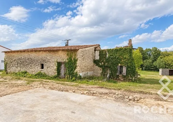 À VENDRE - GRANGE À RÉNOVER AVEC BEAU POTENTIEL