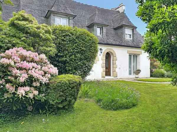 Maison néo-bretonne sur sous-sol offrant une vraie vie de plain-pied, 6 pièces à Langolen