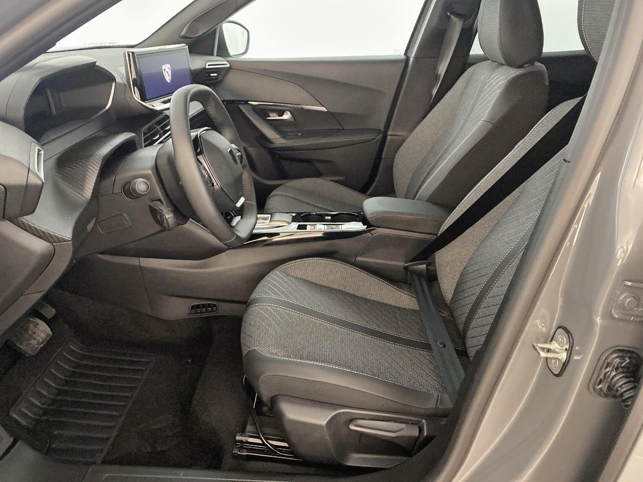 Peugeot 2008 hybrid 145 ch e-dcs6 allure — photo 9