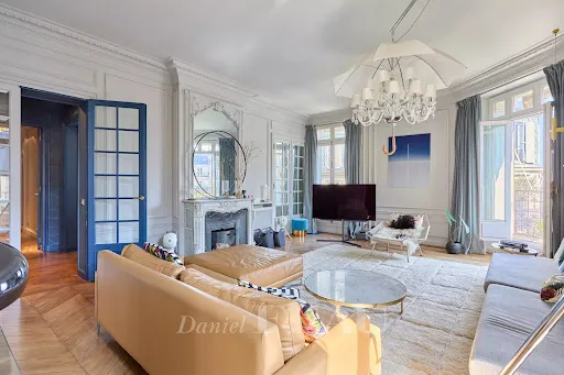 Appartement 6 pièces 220 m²