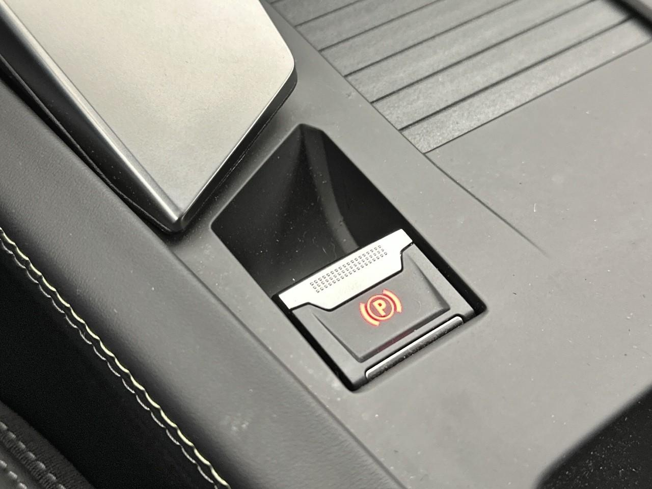 Peugeot 308 phev 180 e-eat8 gt — photo 31