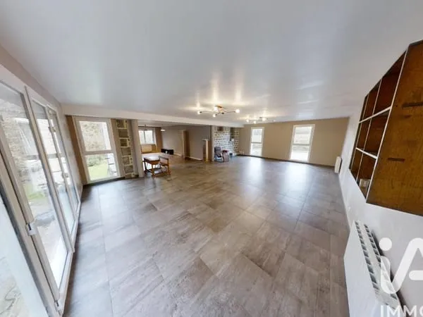 Maison 9 pièces 252 m²