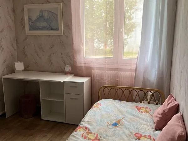 Chambre meublée 12m2/83 m2