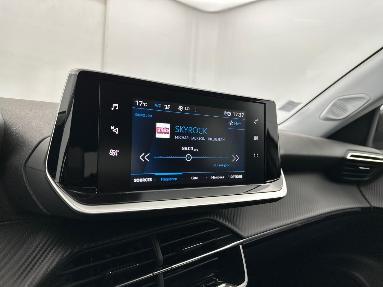 Peugeot 2008 puretech 130 s&s eat8 style — photo 22