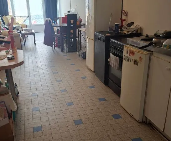 Particulier loue T2 au centre de Lavelanet, situé au RDC. Idéal pour personne âgée ou personne à mob