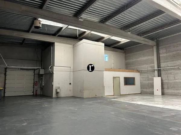 Local d'activité 359 m²