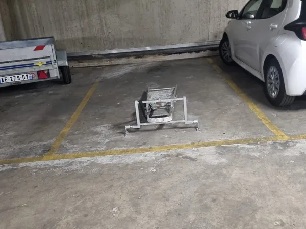 Loue parking - 13m²