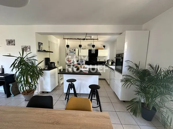 NOTRE-DAME-D'OÉ - MAISON FAMILIALE DE 130 M² - 4 CHAMBRES -JARDIN PAYSAGÉ