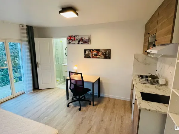 Studio meublé + balcon à Palaiseau
