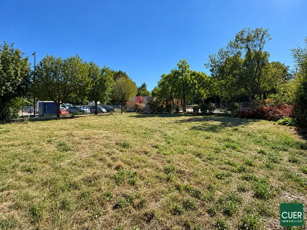 TERRAIN CONSTRUCTIBLE 530 m2 VALENCE CHÂTEAUVERT