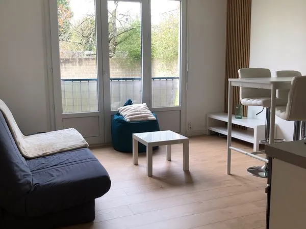 Appt T2 meublé st Hélier avec place de parking sécurisé