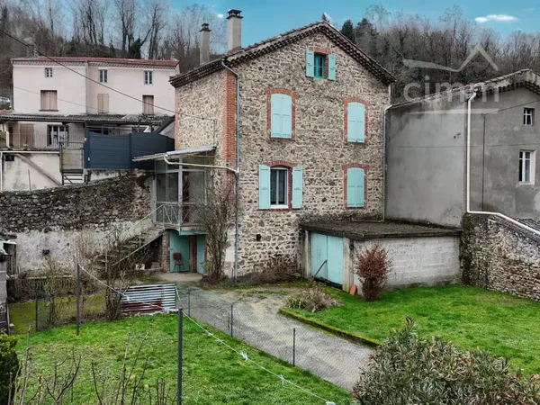 Maison de village en pierre à rénover