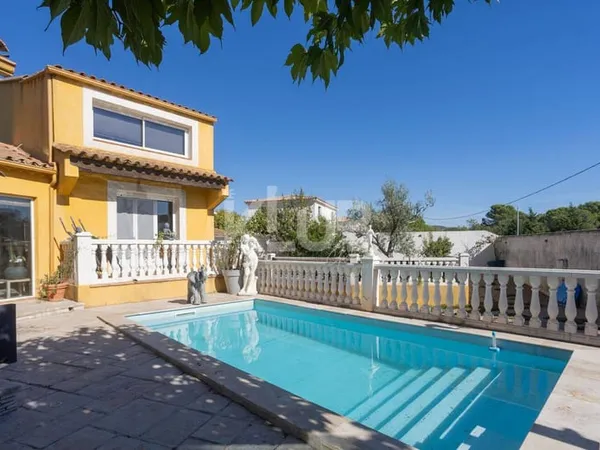 Maison 13 pièces 319 m²