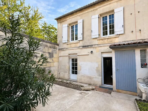 MAISON DE VILLE 176 m² 4 CHAMBRES COUR & GARAGE