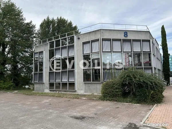Bureau 359 m²