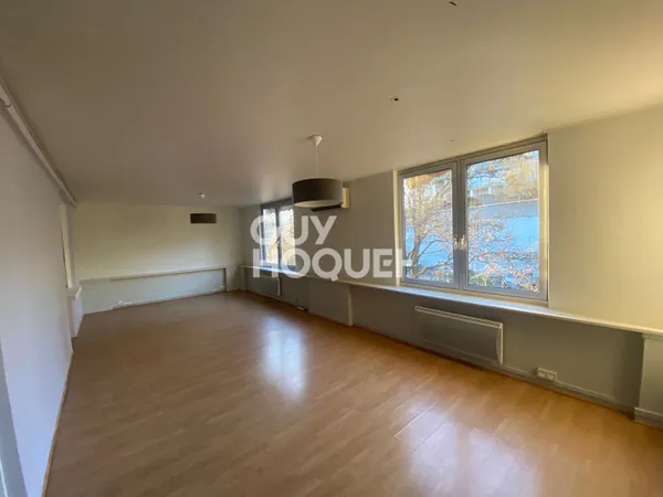 Bureaux à louer de 173 m² à Mulhouse, proche commodités et transports