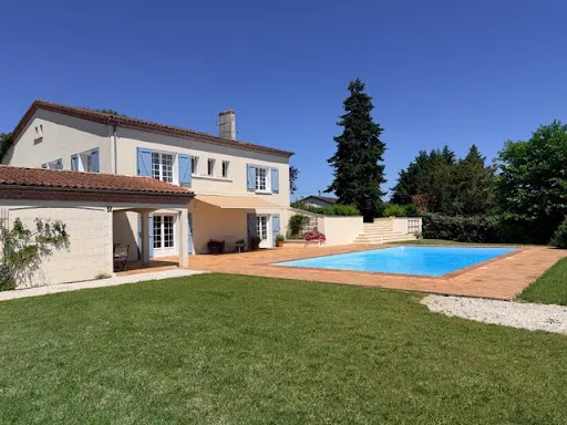 Maison 8 pièces 261 m²