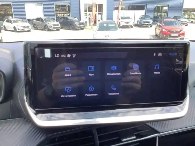 Peugeot 208 turbo 100 ch bvm6 — photo 15