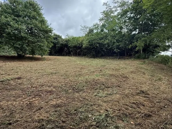 TERRAIN 18 e/m2