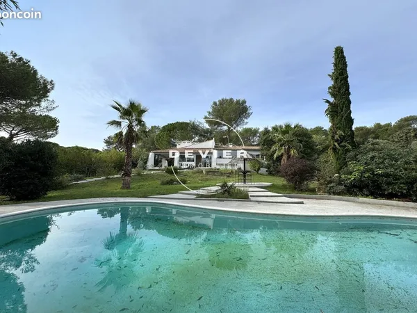Villa 6 pièces 200 m²